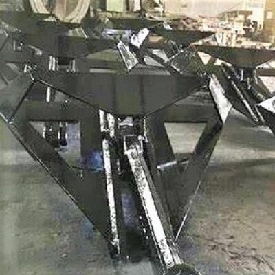 Deniz kenarında demirleme sistemleri için kaynaklı Flipper Delta HHP demirleme sistemi.